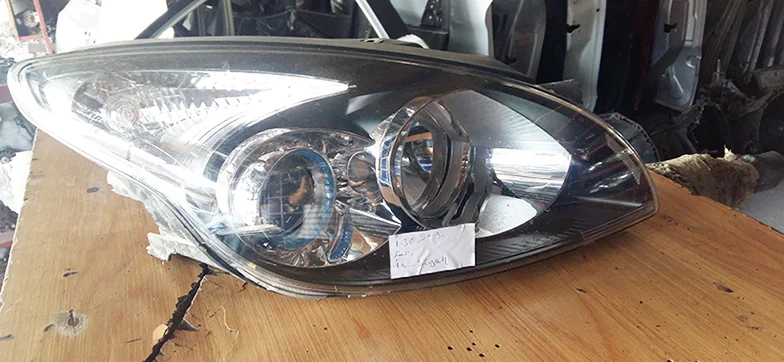 i30 Sağ Far ( içi siyah)