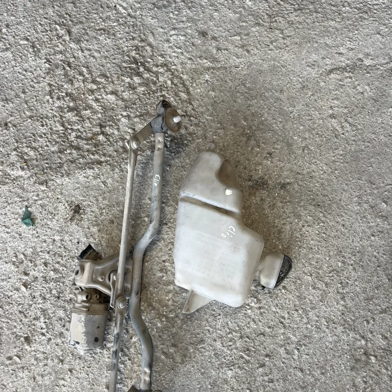 Clio 2005 silecek motoru ve bidonu