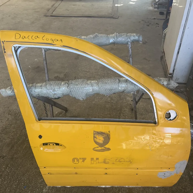 Dacia Logan sa ön kapı