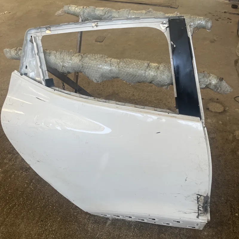 Clio 4 sağ arka kapı
