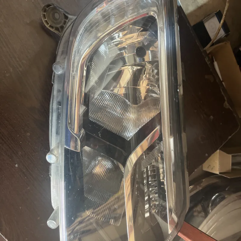Dacia sendero sağ far 